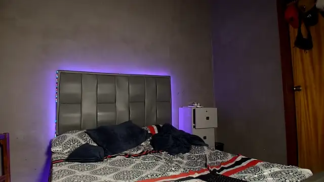 Snapshot of MAXIMILAINO-XXX chatting on February 2026 01:22:01 AM MAXIMILAINO-XXX online show from February 2026 01:22:01 AM