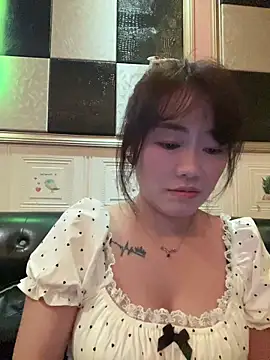 Snapshot of Molly-xiao chatting on May 2026 12:01:01 PM Molly-xiao online show from May 2026 12:01:01 PM