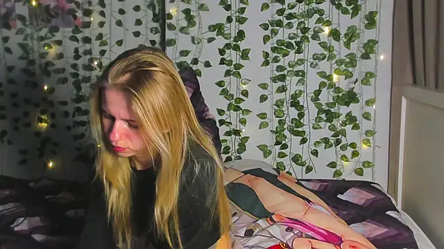 Cute Madam online show from January 2026 11:18:01 PM