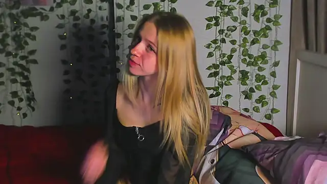 Cute Madam online show from January 2026 11:19:01 PM