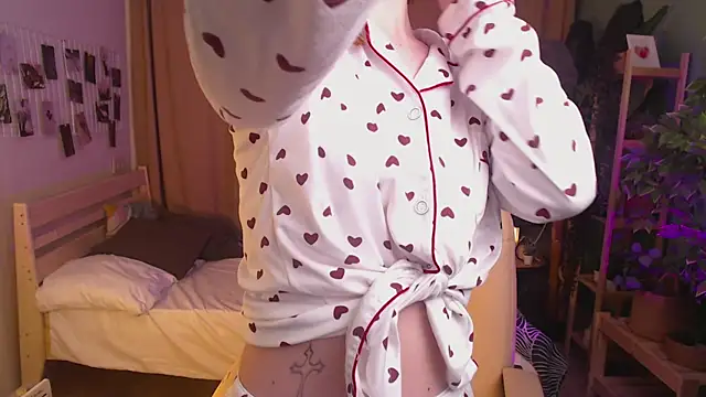 Snapshot of Haya_Harareet chatting on January 2026 01:11:02 AM Haya Harareet online show from January 2026 01:11:02 AM