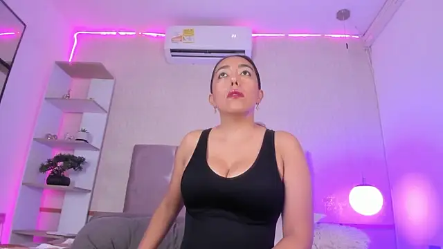 Evagatte online show from January 2026 03:44:01 AM