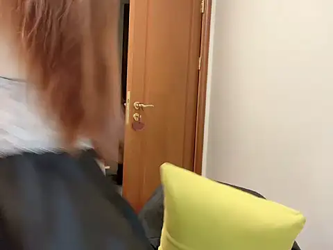 Snapshot of YiYi-oo chatting on January 2026 05:06:02 PM YiYi-oo online show from January 2026 05:06:02 PM