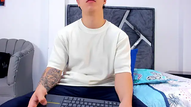 Snapshot of Liam_saint chatting on February 2026 12:11:01 PM Liam saint online show from February 2026 12:11:01 PM