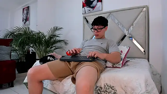 Snapshot of Liam_saint chatting on February 2026 12:25:01 PM Liam saint online show from February 2026 12:25:01 PM