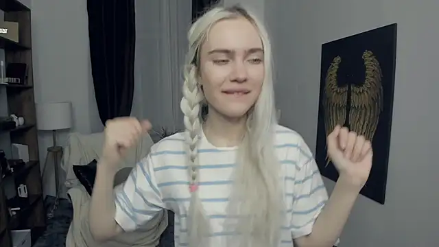 KristalCrowner online show from February 2026 07:17:02 PM