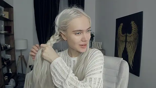 KristalCrowner online show from February 2026 07:32:02 PM