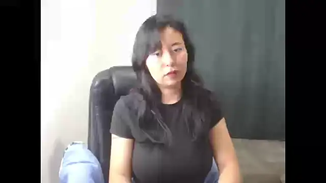 Snapshot of LolaOpalX chatting on January 2026 01:53:01 AM LolaOpalX online show from January 2026 01:53:01 AM