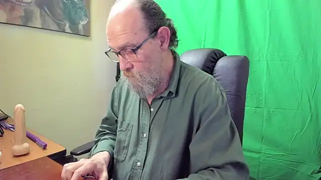 Uncle Hottie online show from April 2026 07:58:02 PM