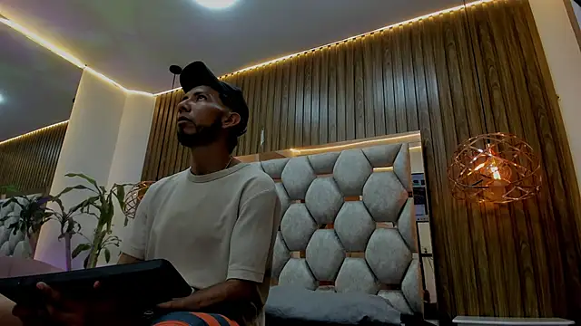 Snapshot of james__walsh chatting on February 2026 07:31:01 PM james walsh online show from February 2026 07:31:01 PM