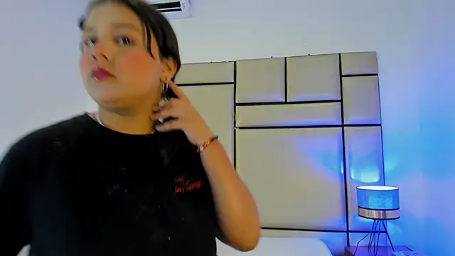 Snapshot of alejandra_loppez chatting on February 2026 07:36:02 PM alejandra loppez online show from February 2026 07:36:02 PM