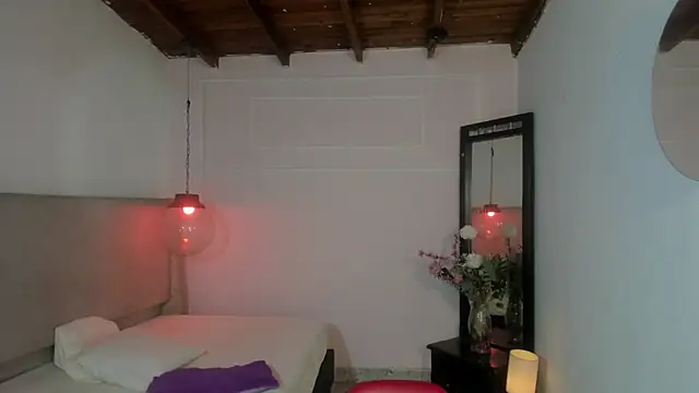 ZoeFox5 online show from February 2026 11:28:02 AM