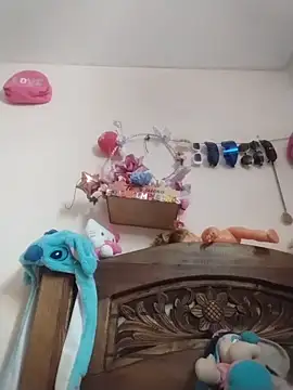 cinthia2011 online show from February 2026 06:51:02 PM