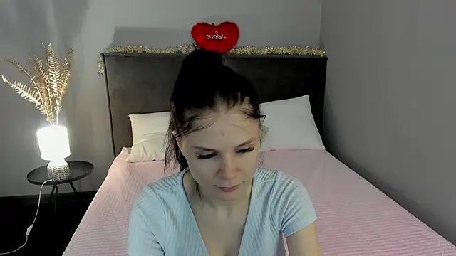 SkinyJoys online show from February 2026 02:01:02 AM