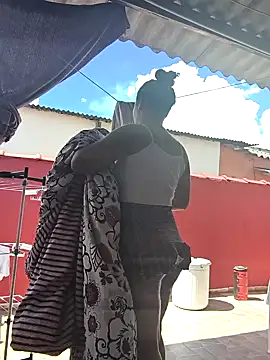 Larissinha015 online show from January 2026 05:37:01 PM