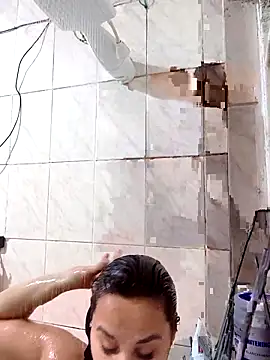 Larissinha015 online show from March 2026 11:44:01 PM