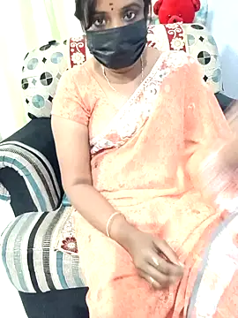 Snapshot of Tinarosy13 chatting on February 2026 08:01:02 AM Tinarosy13 online show from February 2026 08:01:02 AM