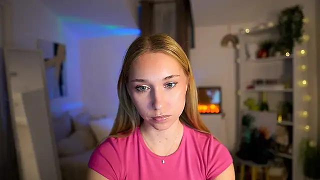 MilaBunny2000 online show from February 2026 02:15:02 PM