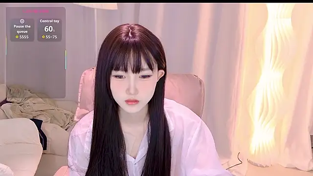 YE Zi  online show from January 2026 06:56:02 PM