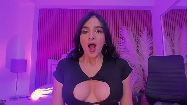 Violett hott  online show from February 2026 12:37:02 PM