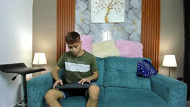 AVENGER BOYS2026 online show from February 2026 07:32:02 PM