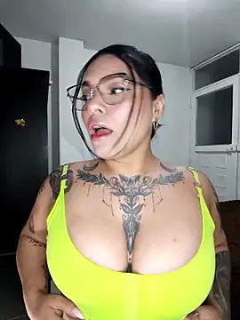 Snapshot of brenda_palacio chatting on February 2026 02:18:02 AM brenda palacio online show from February 2026 02:18:02 AM