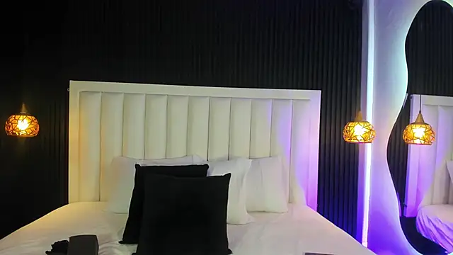 Snapshot of PandoraMiller chatting on March 2026 05:08:01 PM PandoraMiller online show from March 2026 05:08:01 PM