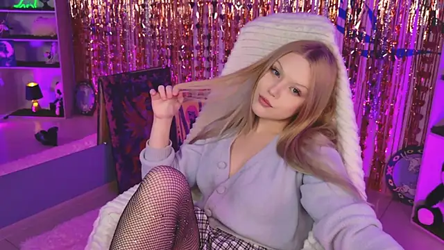 Snapshot of ChloeWhite chatting on February 2026 09:30:01 AM ChloeWhite online show from February 2026 09:30:01 AM