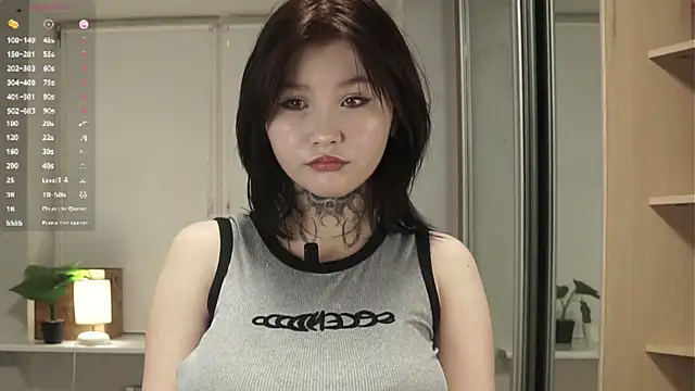 LynLainson online show from January 2026 06:23:01 PM