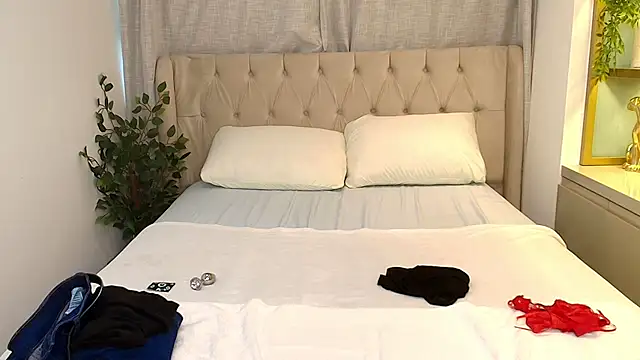 Maxine Spencer online show from February 2026 08:20:01 PM