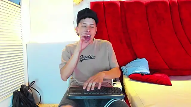 ESTEBAN 2102 online show from January 2026 07:39:01 PM