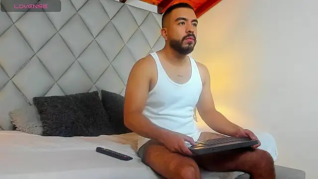 AaronVegaa online show from January 2026 04:11:02 PM