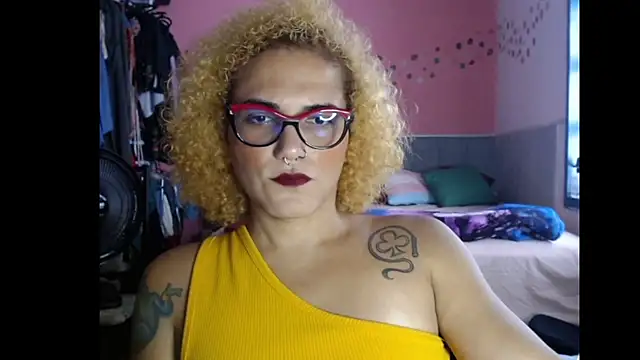 Queen Domme de paus online show from February 2026 06:06:01 PM