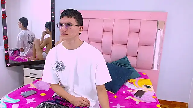 Sophi and Jack online show from February 2026 09:33:01 PM