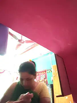 Snapshot of Reena_lodha chatting on May 2026 05:58:01 AM Reena lodha online show from May 2026 05:58:01 AM