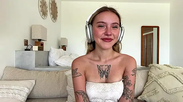 MartinaDeoliveira online show from February 2026 05:12:02 AM