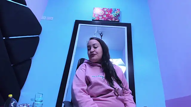 Snapshot of MiaRouss69 chatting on April 2026 11:40:02 PM MiaRouss69 online show from April 2026 11:40:02 PM