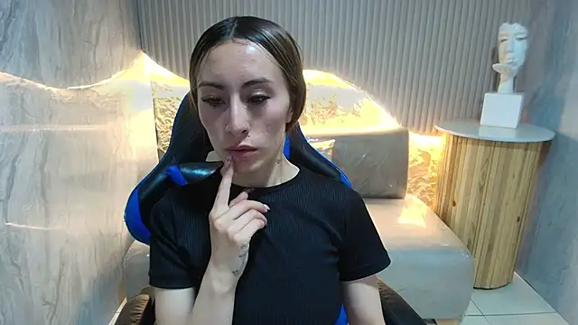 Snapshot of katalina_r_ chatting on February 2026 03:24:01 AM katalina r online show from February 2026 03:24:01 AM