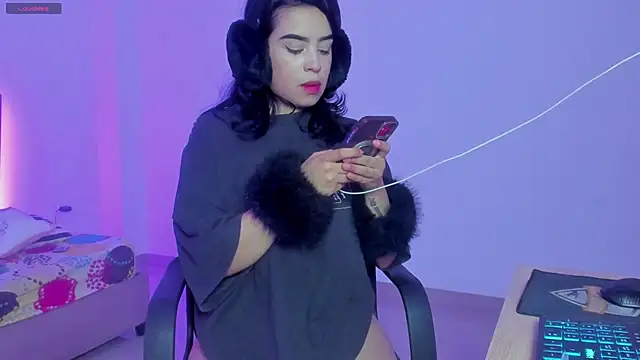 Snapshot of kitty_violet11 chatting on April 2026 01:12:02 AM kitty violet11 online show from April 2026 01:12:02 AM