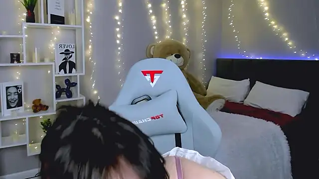 Snapshot of KikaOsterman chatting on February 2026 12:15:02 PM KikaOsterman online show from February 2026 12:15:02 PM