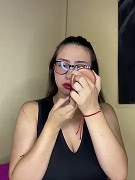 Snapshot of Shayla--broos chatting on February 2026 04:01:01 PM Shayla--broos online show from February 2026 04:01:01 PM