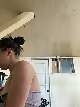 Snapshot of Shayla--broos chatting on February 2026 08:18:02 PM Shayla--broos online show from February 2026 08:18:02 PM