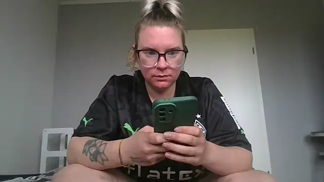 MinchenBienchen98 online show from February 2026 10:52:02 AM