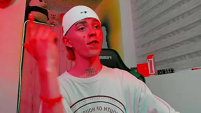 Maiky Cooper01 online show from January 2026 01:32:01 AM