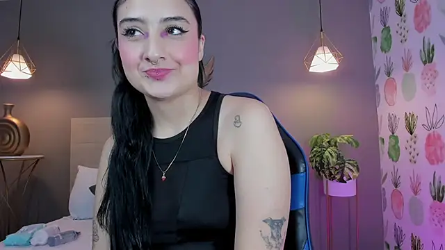 Snapshot of emma_hiltonn_ chatting on May 2026 02:19:02 AM emma hiltonn online show from May 2026 02:19:02 AM