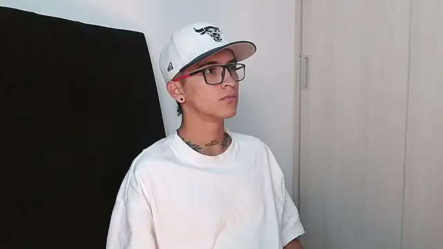 Nico viper 1 online show from January 2026 06:01:01 PM