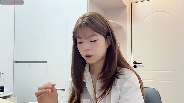 Xiaorui- online show from January 2026 04:33:02 PM