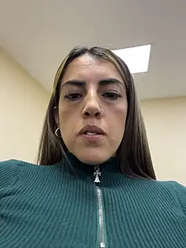 Snapshot of Paulinaa_bella chatting on March 2026 01:00:01 AM Paulinaa bella online show from March 2026 01:00:01 AM