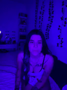 julieeeeee75 online show from January 2026 09:52:01 PM