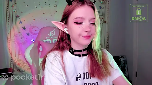 Snapshot of _PocketRocket_ chatting on October 2025 10:41:02 PM  PocketRocket  online show from October 2025 10:41:02 PM